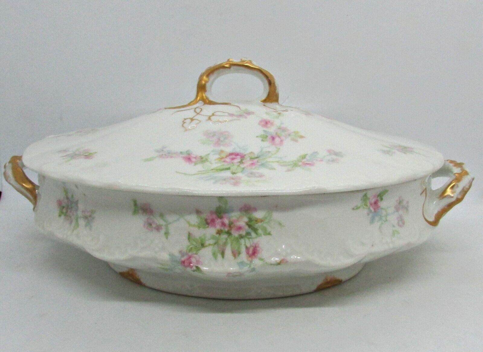 Theodore Haviland Oval Covered Vegetable - Pink/white Roses Schleiger 310a